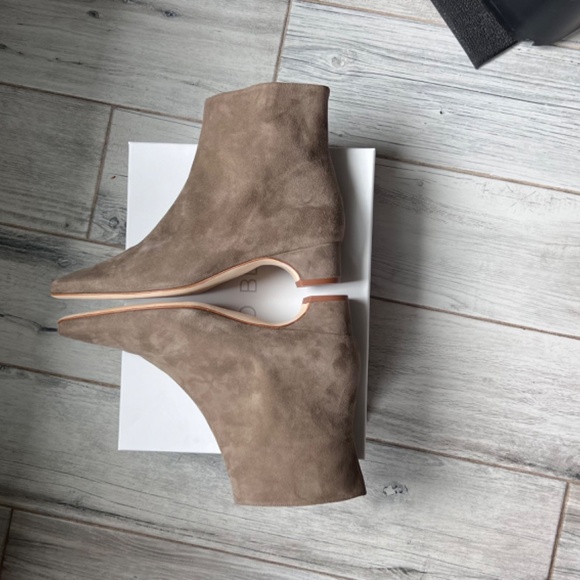 New Manolo Blahnik Tolarc Suede Zip Ankle Booties - Picture 10 of 12